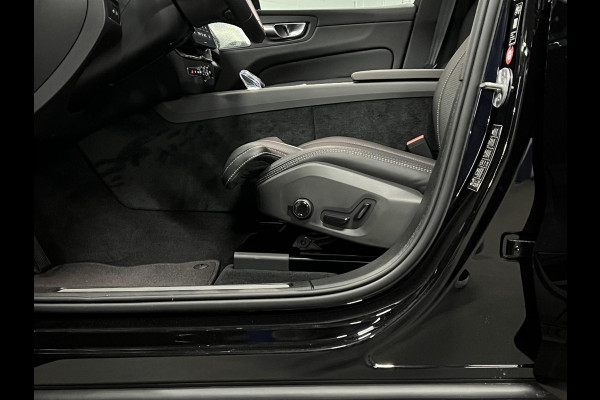 Volvo XC60 2.0 T8 Plug-in hybrid AWD Black Edition Luchtvering | Massage | Bowers & Wilkins | Adapt. Cruise | Open dak | Head-up | 360 camera | Stoelventilatie /-verwarming