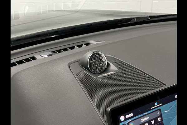 Volvo XC60 2.0 T8 Plug-in hybrid AWD Black Edition Luchtvering | Massage | Bowers & Wilkins | Adapt. Cruise | Open dak | Head-up | 360 camera | Stoelventilatie /-verwarming