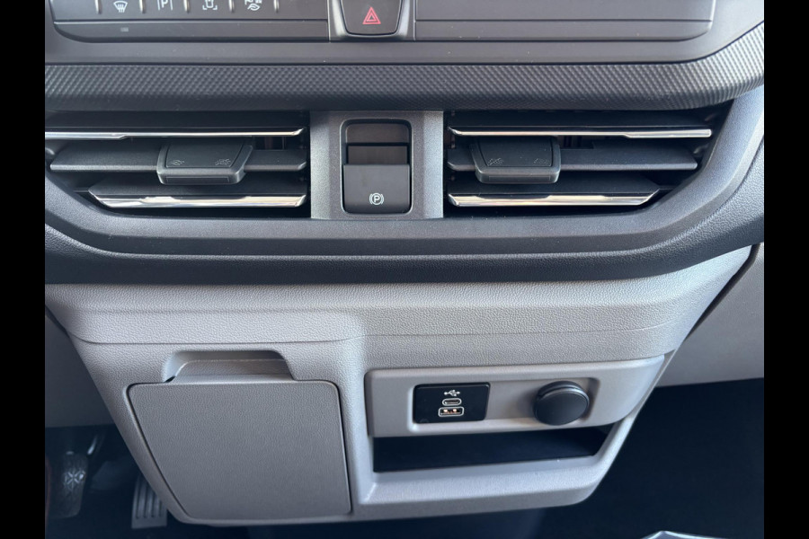 Ford Transit Custom 340 2.5 PHEV L2H1 Limited | SCI | 233pk | Kombi | Incl. BTW/BPM | Dubbele zijschuifdeur | Privacy Glass | Inklapbare trekhaak | 17 inch lichtmetalen velgen | Driver Assistance Pack Premium | Verwarmbaar stuurwiel