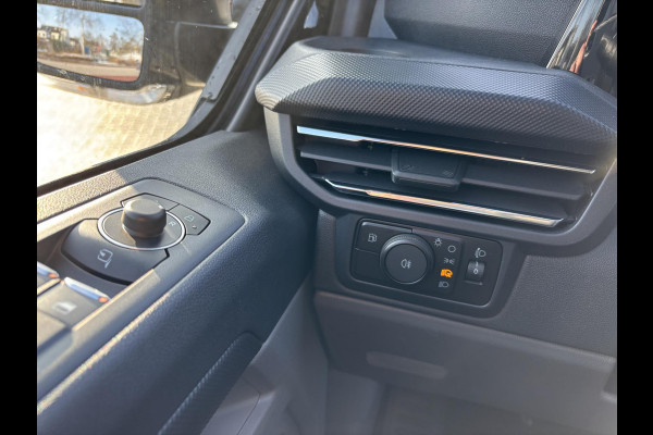 Ford Transit Custom 340 2.5 PHEV L2H1 Limited | SCI | 233pk | Kombi | Incl. BTW/BPM | Dubbele zijschuifdeur | Privacy Glass | Inklapbare trekhaak | 17 inch lichtmetalen velgen | Driver Assistance Pack Premium | Verwarmbaar stuurwiel