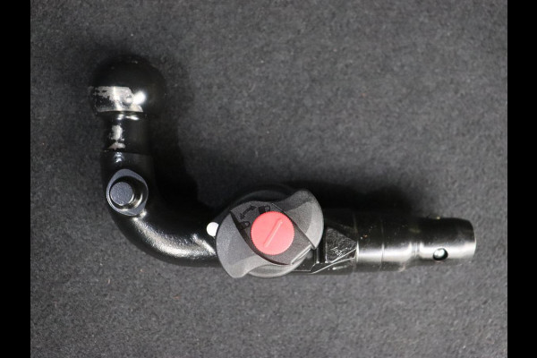 Volkswagen ID.3 First Plus 58 kWh | Trekhaak | Stoel & stuurverwarming | Camera | Adaptive cruise | Sfeerverlichting | Carplay | Matrix LED | Parkeerhulp | Climate control