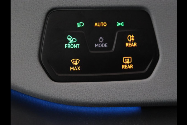Volkswagen ID.3 First Plus 58 kWh | Trekhaak | Stoel & stuurverwarming | Camera | Adaptive cruise | Sfeerverlichting | Carplay | Matrix LED | Parkeerhulp | Climate control