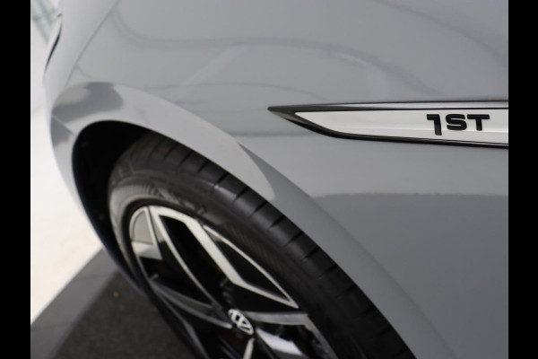 Volkswagen ID.3 First Plus 58 kWh | Trekhaak | Stoel & stuurverwarming | Camera | Adaptive cruise | Sfeerverlichting | Carplay | Matrix LED | Parkeerhulp | Climate control