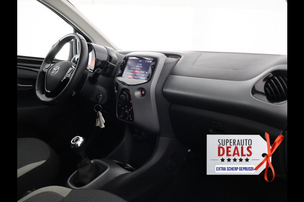 Toyota Aygo 1.0 VVT-i X-PLAY CARPLAY NAVI GARANTIE 2031 1e EIG BIJNA 2021. 100% ONDERHOUDEN .CAMERA.BLACK EDITION