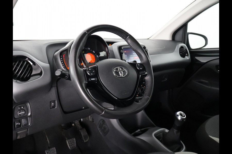 Toyota Aygo 1.0 VVT-i X-PLAY CARPLAY NAVI GARANTIE 2031 1e EIG BIJNA 2021. 100% ONDERHOUDEN .CAMERA.BLACK EDITION