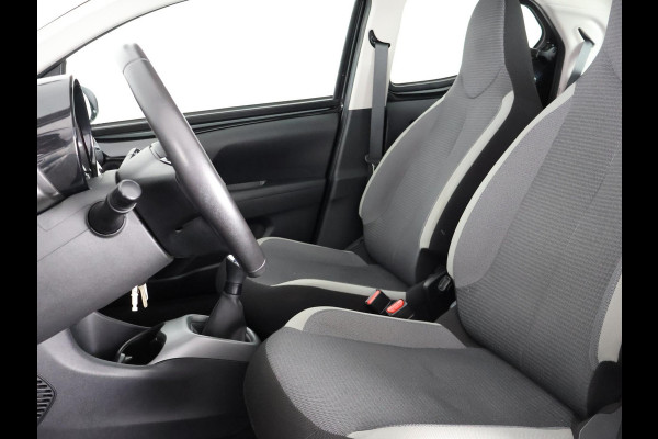 Toyota Aygo 1.0 VVT-i X-PLAY CARPLAY NAVI GARANTIE 2031 1e EIG BIJNA 2021. 100% ONDERHOUDEN .CAMERA.BLACK EDITION