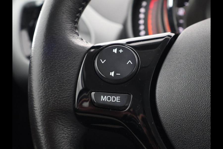 Toyota Aygo 1.0 VVT-i X-PLAY CARPLAY NAVI GARANTIE 2031 1e EIG BIJNA 2021. 100% ONDERHOUDEN .CAMERA.BLACK EDITION