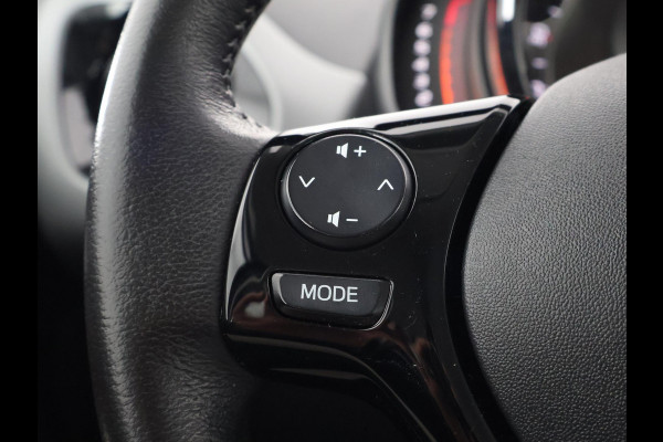 Toyota Aygo 1.0 VVT-i X-PLAY CARPLAY NAVI GARANTIE 2031 1e EIG BIJNA 2021. 100% ONDERHOUDEN .CAMERA.BLACK EDITION