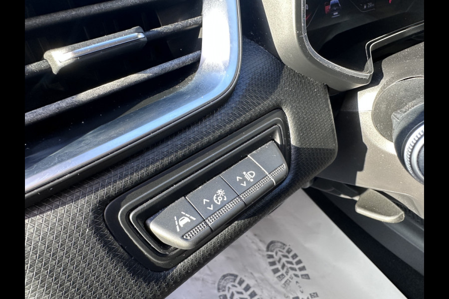 Renault Clio 1.3 TCe Intens CLIMA / CRUISE / LANE ASSIST / CARPLAY / AUTOMAAT