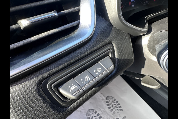 Renault Clio 1.3 TCe Intens CLIMA / CRUISE / LANE ASSIST / CARPLAY / AUTOMAAT