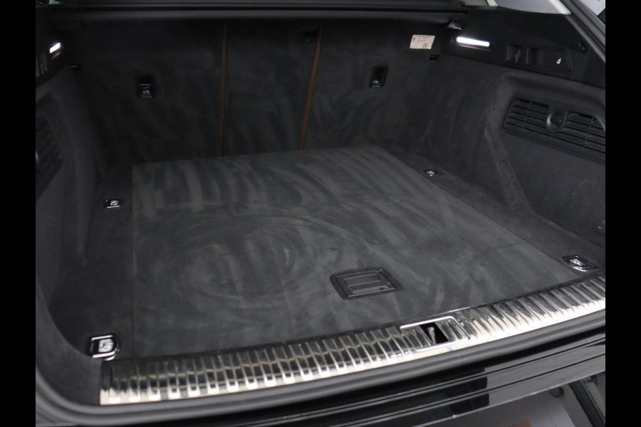 Audi e-tron 55 quattro Business edition | SOH 92% | Leder | Stoelverwarming | Luchtvering | Memory | Carplay | Navigatie | Virtual Cockpit | Cruise control | Full LED