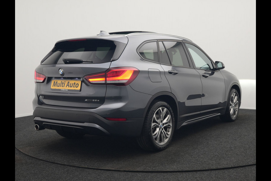 BMW X1 xDrive25e Sportline Plug In Hybrid 221pk Dealer O.H. PHEV | Panodak | Adaptive Cruise | Head Up | Camera | Lederen Sportstoelen Memory & Verwarmd | Sfeerverlichting | Stuur Verwarmd | Apple Carplay | Keyless | Navigatie | DAB |