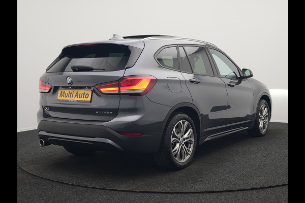 BMW X1 xDrive25e Sportline Plug In Hybrid 221pk Dealer O.H. PHEV | Panodak | Adaptive Cruise | Head Up | Camera | Lederen Sportstoelen Memory & Verwarmd | Sfeerverlichting | Stuur Verwarmd | Apple Carplay | Keyless | Navigatie | DAB |