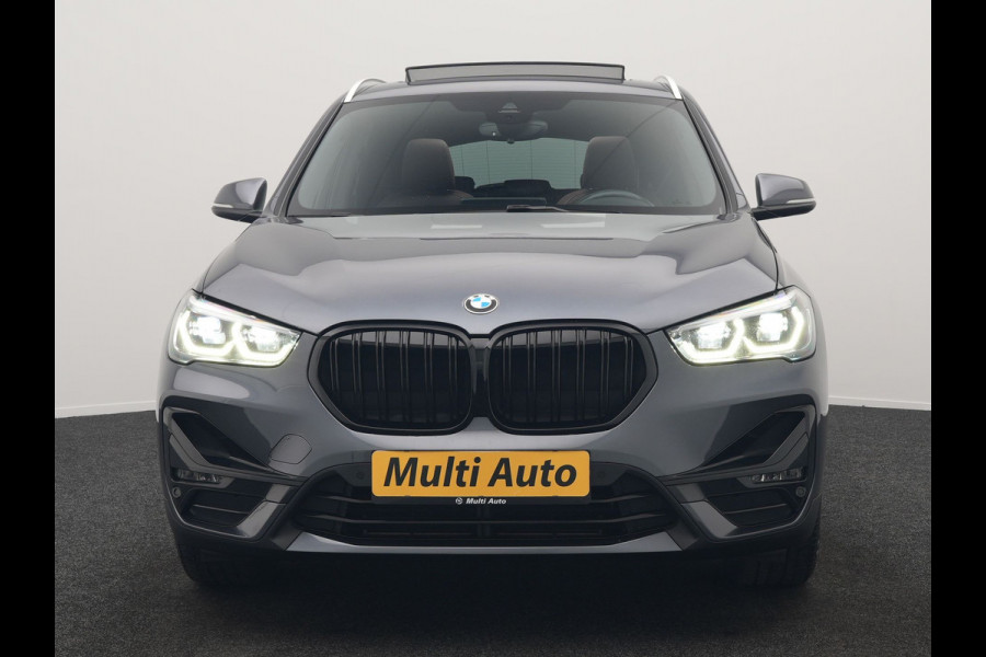 BMW X1 xDrive25e Sportline Plug In Hybrid 221pk Dealer O.H. PHEV | Panodak | Adaptive Cruise | Head Up | Camera | Lederen Sportstoelen Memory & Verwarmd | Sfeerverlichting | Stuur Verwarmd | Apple Carplay | Keyless | Navigatie | DAB |
