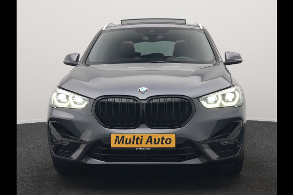 BMW X1 xDrive25e Sportline Plug In Hybrid 221pk Dealer O.H. PHEV | Panodak | Adaptive Cruise | Head Up | Camera | Lederen Sportstoelen Memory & Verwarmd | Sfeerverlichting | Stuur Verwarmd | Apple Carplay | Keyless | Navigatie | DAB |