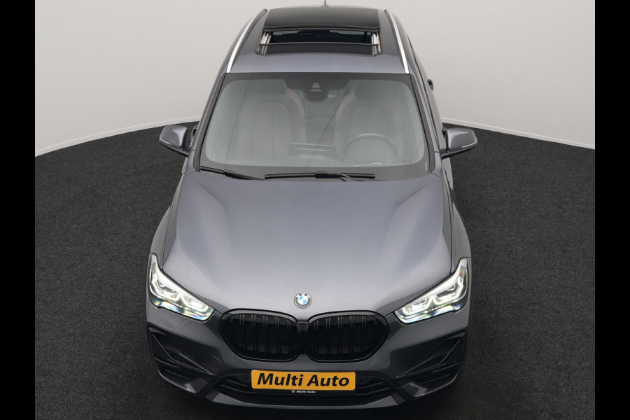BMW X1 xDrive25e Sportline Plug In Hybrid 221pk Dealer O.H. PHEV | Panodak | Adaptive Cruise | Head Up | Camera | Lederen Sportstoelen Memory & Verwarmd | Sfeerverlichting | Stuur Verwarmd | Apple Carplay | Keyless | Navigatie | DAB |