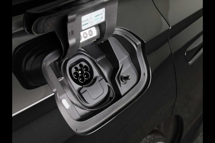 Volkswagen ID.7 Tourer Pro Business 77 kWh accu, 210 kW / 286 pk Variant 231PK | 17% bijtelling* | 20" LM velgen | Navigatie | 360 gradencamera | Matrix koplampen | Onderhoud tot 30-6-2030