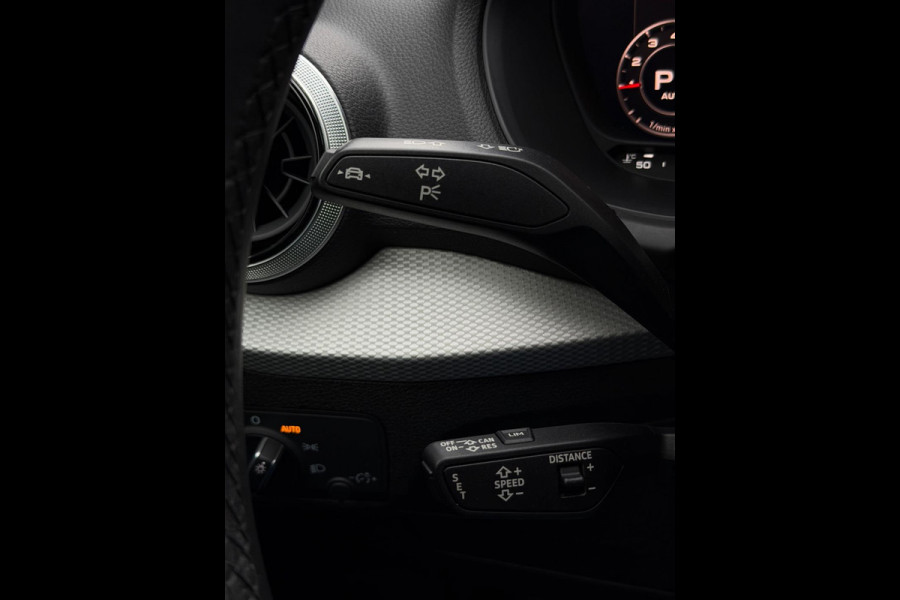 Audi Q2 35 TFSI 2x S-Line CarPlay Camera