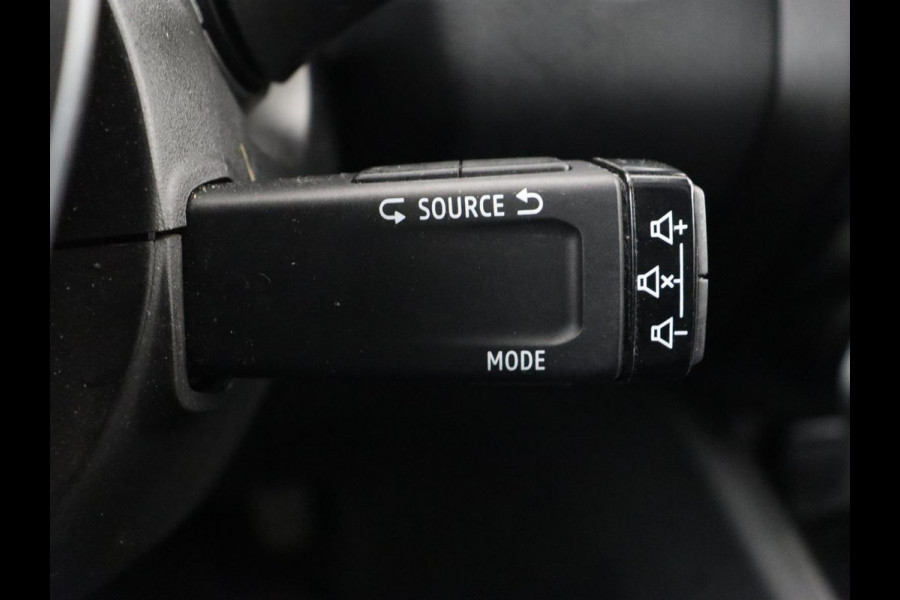 Renault Clio 1.0 TCe Intens | Stoelverwarming | Camera | Carplay | Half leder | Climate control | Full LED | Parkeerhulp | Cruise control | Keyless