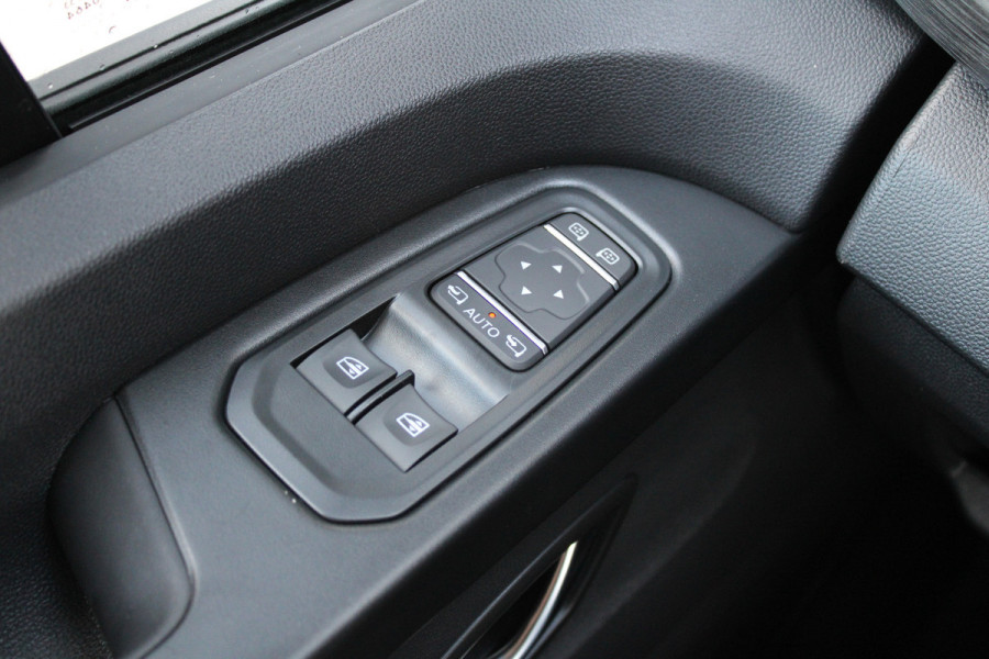 Renault Trafic 2.0 Blue dCi 170pk T29 L2H1 Extra DC - 2x Schuifdeur - Carplay - LED - Blind Spot - Navigatie - Camera - Trekhaak - Stoelverwarm