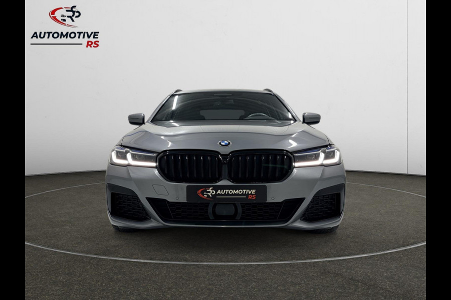 BMW 5 Serie Touring 520i Business Edition Plus M-pakket Hud Navi DAB Carplay Trekhaak Stoelverw. Memory Virtual Matrix ACC