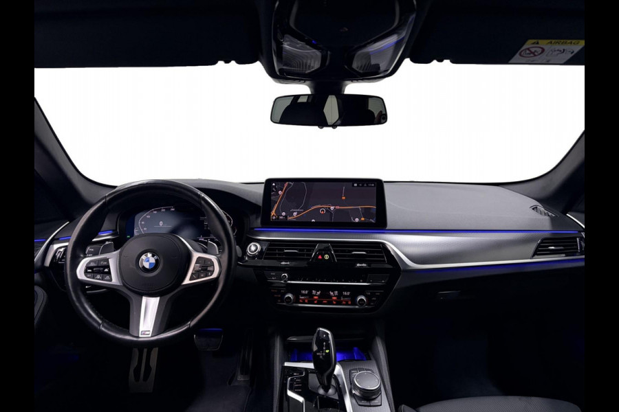 BMW 5 Serie Touring 520i Business Edition Plus M-pakket Hud Navi DAB Carplay Trekhaak Stoelverw. Memory Virtual Matrix ACC