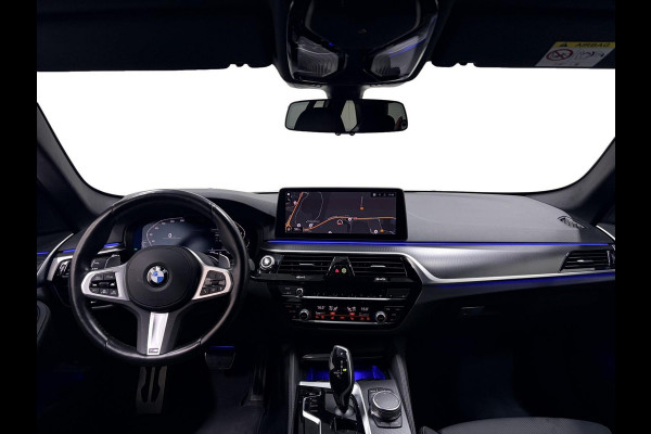 BMW 5 Serie Touring 520i Business Edition Plus M-pakket Hud Navi DAB Carplay Trekhaak Stoelverw. Memory Virtual Matrix ACC