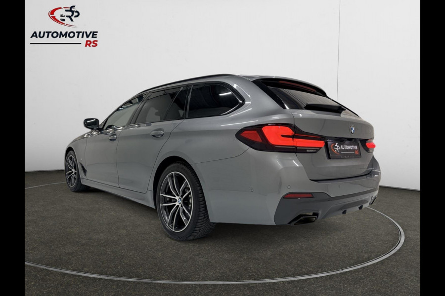 BMW 5 Serie Touring 520i Business Edition Plus M-pakket Hud Navi DAB Carplay Trekhaak Stoelverw. Memory Virtual Matrix ACC