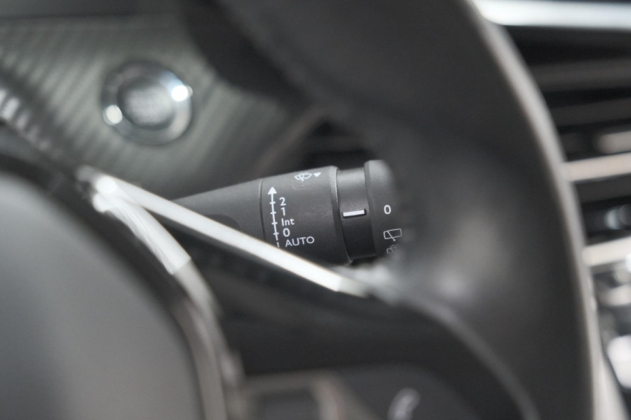 Peugeot e-2008 EV Allure Pack 50 kWh | 3 Fase Laadfunctie | Parkeersensoren | Apple Carplay | Climate Control