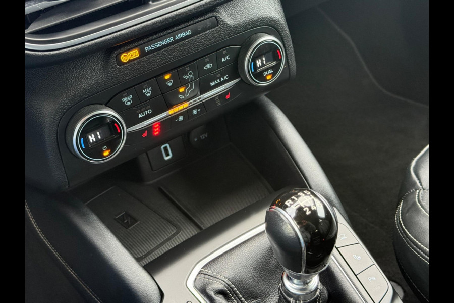 Ford FOCUS Wagon 1.5 EcoBoost 182 pk Vignale,achteruitrijcamera headup display,18 inch, leder,stoelverwarming