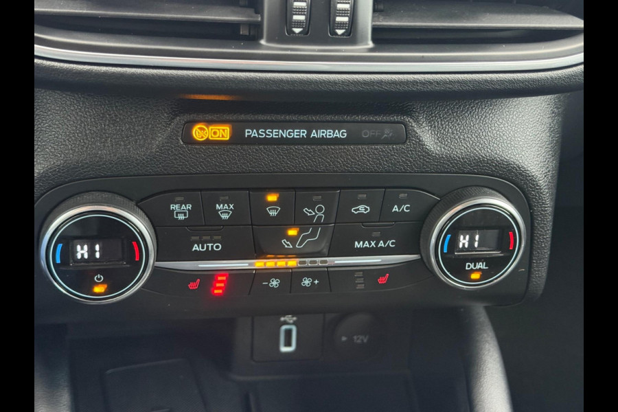 Ford FOCUS Wagon 1.5 EcoBoost 182 pk Vignale,achteruitrijcamera headup display,18 inch, leder,stoelverwarming