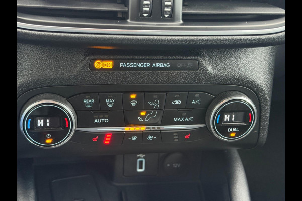 Ford FOCUS Wagon 1.5 EcoBoost 182 pk Vignale,achteruitrijcamera headup display,18 inch, leder,stoelverwarming