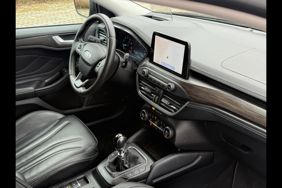 Ford FOCUS Wagon 1.5 EcoBoost 182 pk Vignale,achteruitrijcamera headup display,18 inch, leder,stoelverwarming