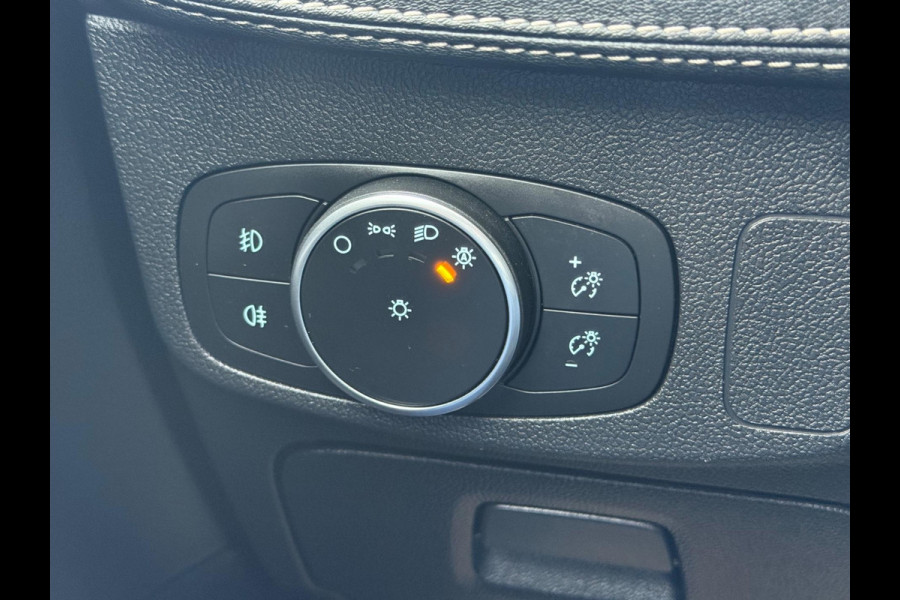 Ford FOCUS Wagon 1.5 EcoBoost 182 pk Vignale,achteruitrijcamera headup display,18 inch, leder,stoelverwarming