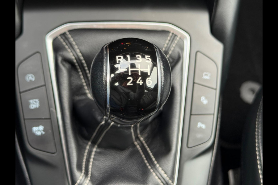 Ford FOCUS Wagon 1.5 EcoBoost 182 pk Vignale,achteruitrijcamera headup display,18 inch, leder,stoelverwarming