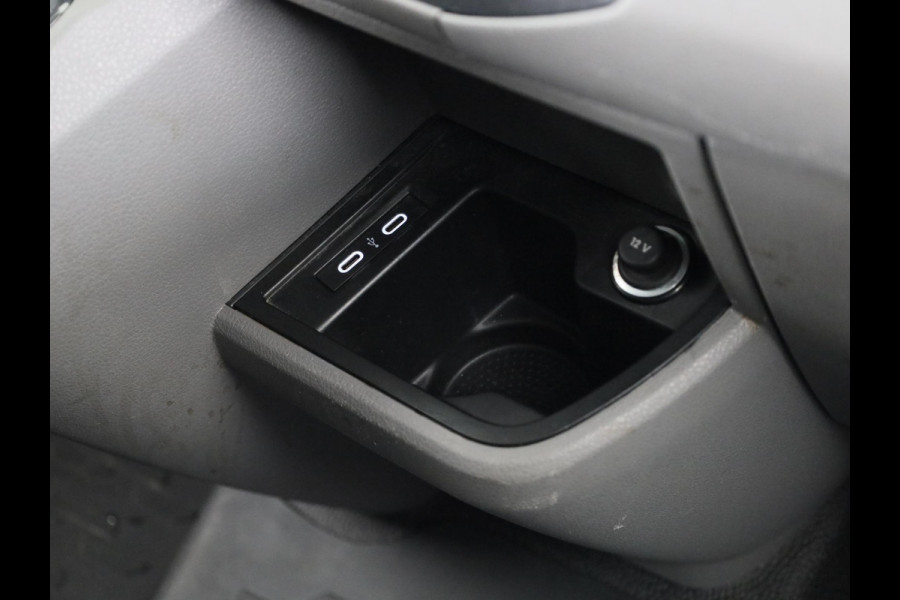 Volkswagen Transporter 2.0 TDI L2H1 28 Comfortline 110PK | Navigatie | Multifunctioneel stuurwiel | Trekhaak | Inrichting |