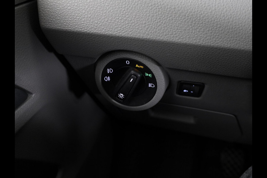 Volkswagen Transporter 2.0 TDI L2H1 28 Comfortline 110PK | Navigatie | Multifunctioneel stuurwiel | Trekhaak | Inrichting |