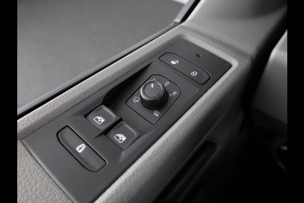 Volkswagen Transporter 2.0 TDI L2H1 28 Comfortline 110PK | Navigatie | Multifunctioneel stuurwiel | Trekhaak | Inrichting |