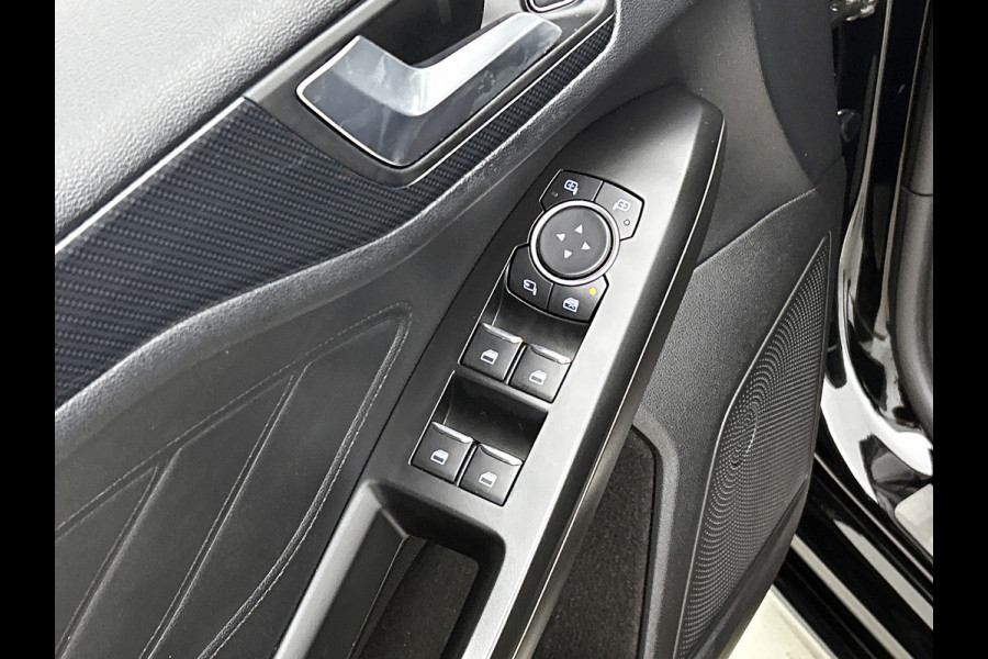 Ford Focus 1.0 EcoBoost ST Line Business (STUUR-/STOELVERWARMING, CAMERA, CARPLAY, PDC, CLIMA, NAVI, GOED ONDERHOUDEN)