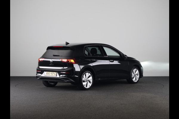 Volkswagen Golf 1.5 eHybrid Life Edition 204 pk Automaat (DSG) | Verlengde garantie | Navigatie via App | Parkeersensoren (Park assist) | Achteruitrijcamera | Stoelverwarming |