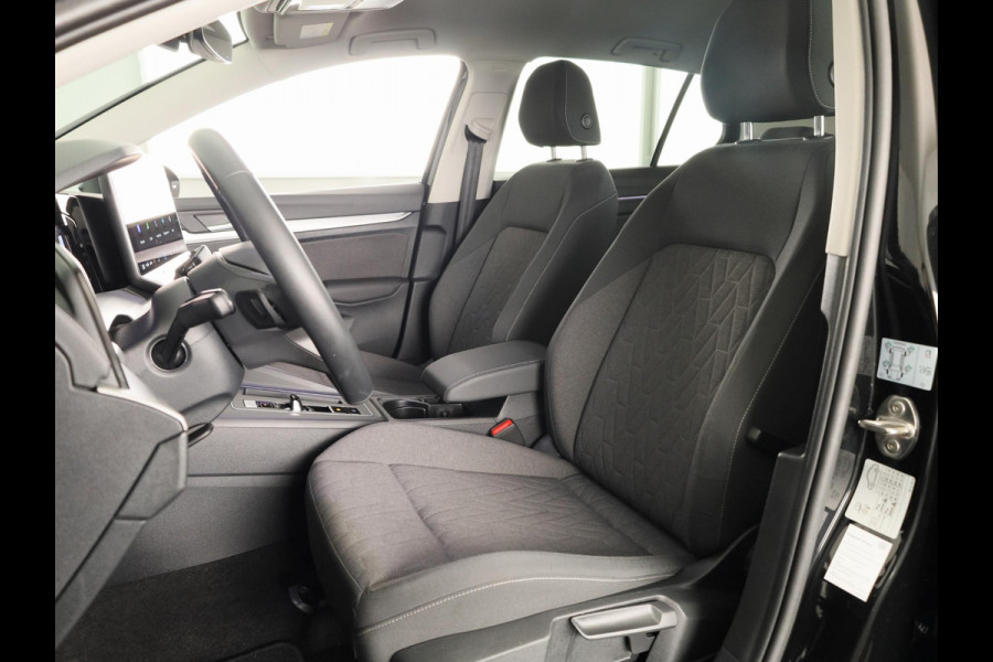 Volkswagen Golf 1.5 eHybrid Life Edition 204 pk Automaat (DSG) | Verlengde garantie | Navigatie via App | Parkeersensoren (Park assist) | Achteruitrijcamera | Stoelverwarming |