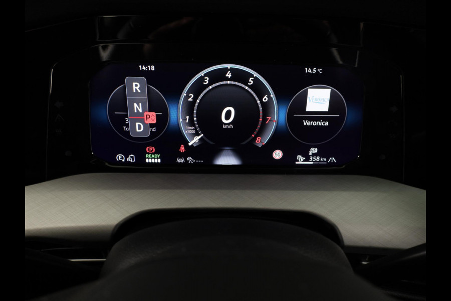 Volkswagen Golf 1.5 eHybrid Life Edition 204 pk Automaat (DSG) | Verlengde garantie | Navigatie via App | Parkeersensoren (Park assist) | Achteruitrijcamera | Stoelverwarming |