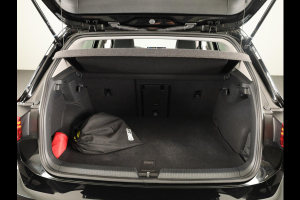 Volkswagen Golf 1.5 eHybrid Life Edition 204 pk Automaat (DSG) | Verlengde garantie | Navigatie via App | Parkeersensoren (Park assist) | Achteruitrijcamera | Stoelverwarming |