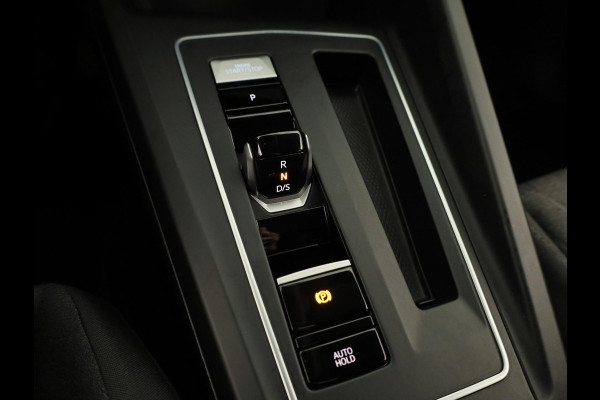 Volkswagen Golf 1.5 eHybrid Life Edition 204 pk Automaat (DSG) | Verlengde garantie | Navigatie via App | Parkeersensoren (Park assist) | Achteruitrijcamera | Stoelverwarming |