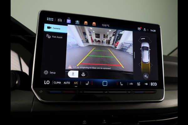 Volkswagen Golf 1.5 eHybrid Life Edition 204 pk Automaat (DSG) | Verlengde garantie | Navigatie via App | Parkeersensoren (Park assist) | Achteruitrijcamera | Stoelverwarming |