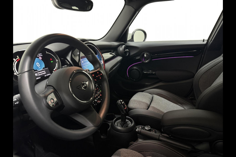 MINI Mini 1.5 Cooper Navi Leer Camera PDC Carplay Keyless Go & Entry LM velgen Zwarte hemel Stoelverw. Sportstoelen LED BTW auto!