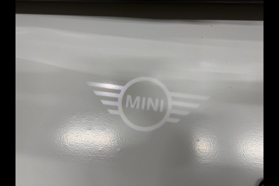 MINI Mini 1.5 Cooper Navi Leer Camera PDC Carplay Keyless Go & Entry LM velgen Zwarte hemel Stoelverw. Sportstoelen LED BTW auto!