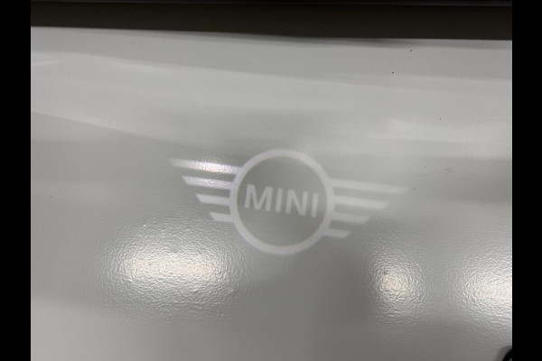 MINI Mini 1.5 Cooper Navi Leer Camera PDC Carplay Keyless Go & Entry LM velgen Zwarte hemel Stoelverw. Sportstoelen LED BTW auto!