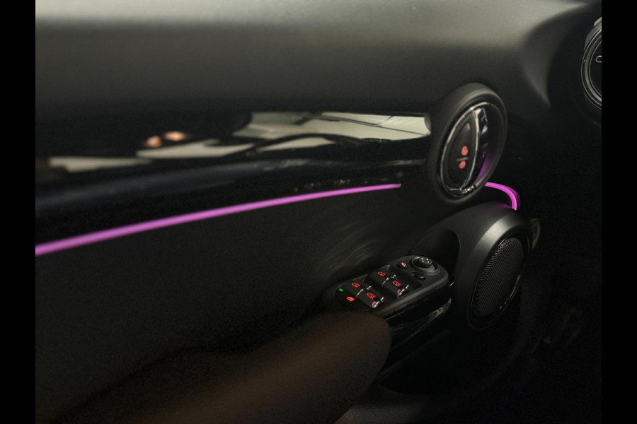 MINI Mini 1.5 Cooper Navi Leer Camera PDC Carplay Keyless Go & Entry LM velgen Zwarte hemel Stoelverw. Sportstoelen LED BTW auto!