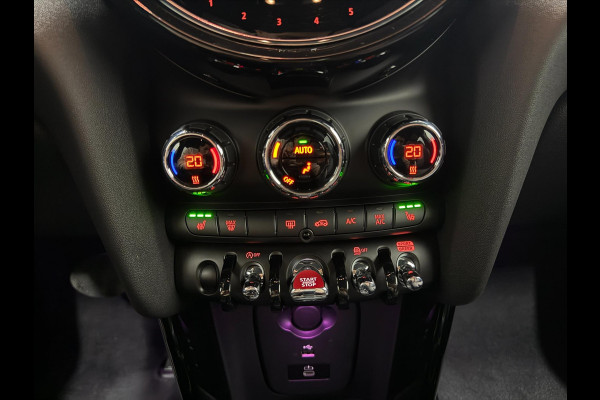 MINI Mini 1.5 Cooper Navi Leer Camera PDC Carplay Keyless Go & Entry LM velgen Zwarte hemel Stoelverw. Sportstoelen LED BTW auto!